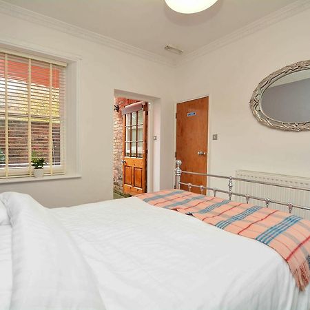 The Location- 1 Free Private Parking Space - 60 Second Walk 2 Minster! Appartement York Buitenkant foto