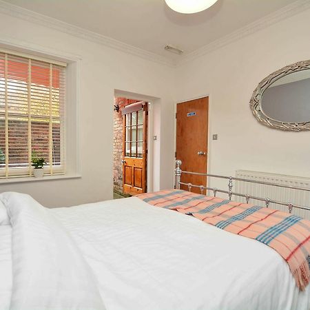 The Location- 1 Free Private Parking Space - 60 Second Walk 2 Minster! York Buitenkant foto