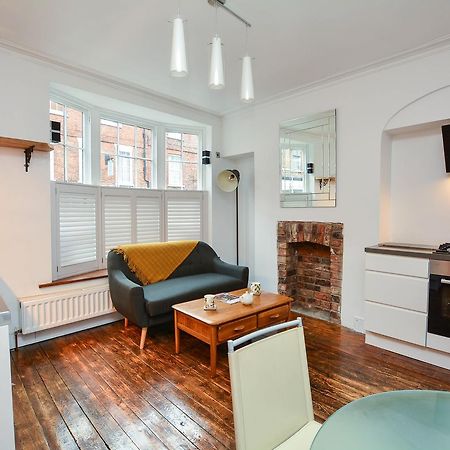 The Location- 1 Free Private Parking Space - 60 Second Walk 2 Minster! Appartement York Buitenkant foto