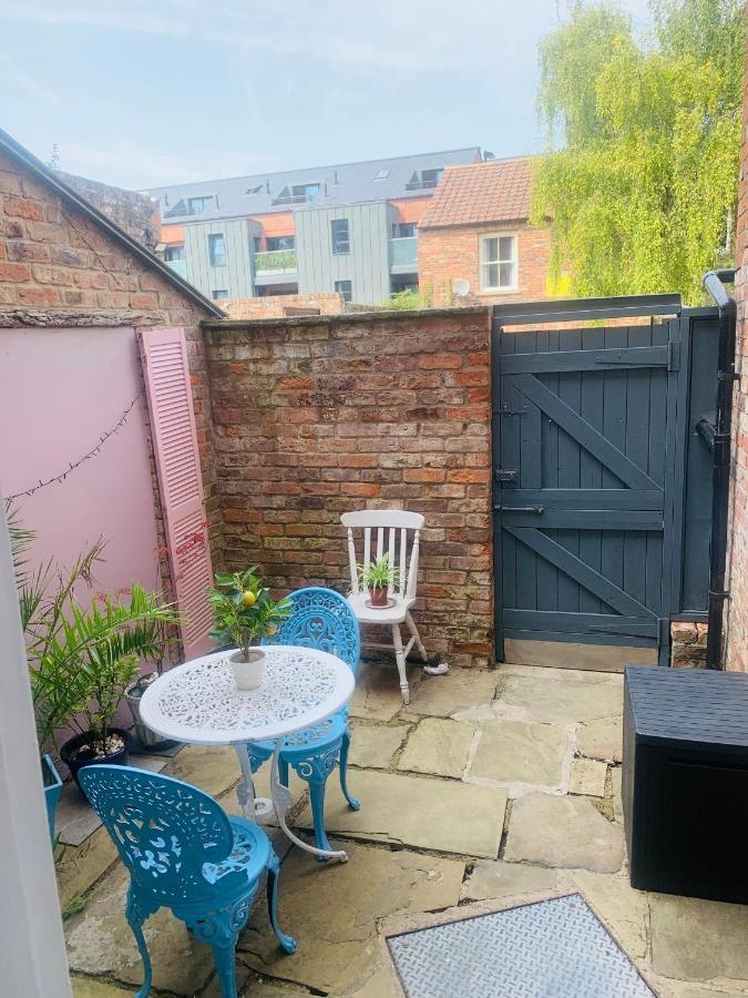 The Location- 1 Free Private Parking Space - 60 Second Walk 2 Minster! York Buitenkant foto