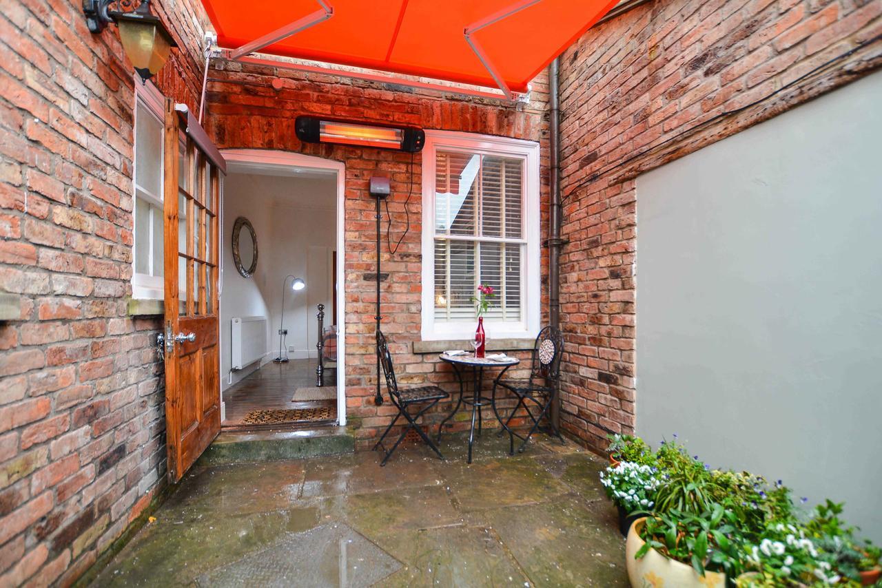 The Location- 1 Free Private Parking Space - 60 Second Walk 2 Minster! York Buitenkant foto