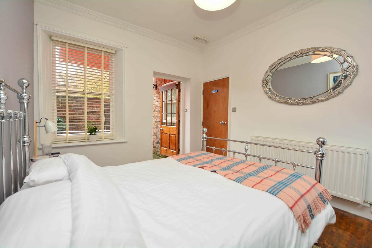The Location- 1 Free Private Parking Space - 60 Second Walk 2 Minster! York Buitenkant foto
