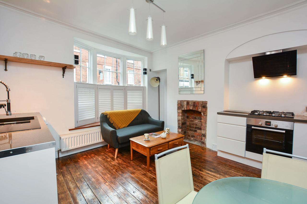 The Location- 1 Free Private Parking Space - 60 Second Walk 2 Minster! Appartement York Buitenkant foto