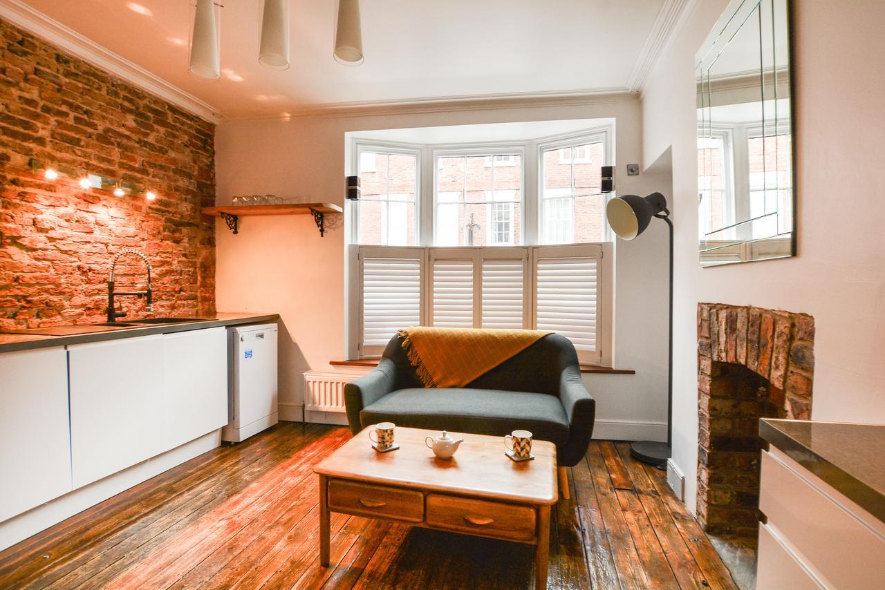 The Location- 1 Free Private Parking Space - 60 Second Walk 2 Minster! Appartement York Buitenkant foto