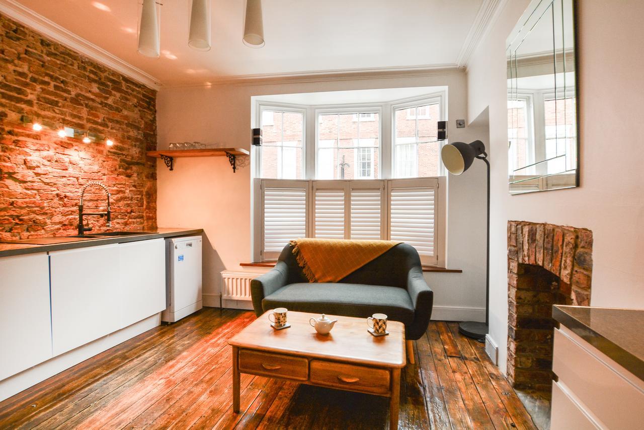 The Location- 1 Free Private Parking Space - 60 Second Walk 2 Minster! York Buitenkant foto